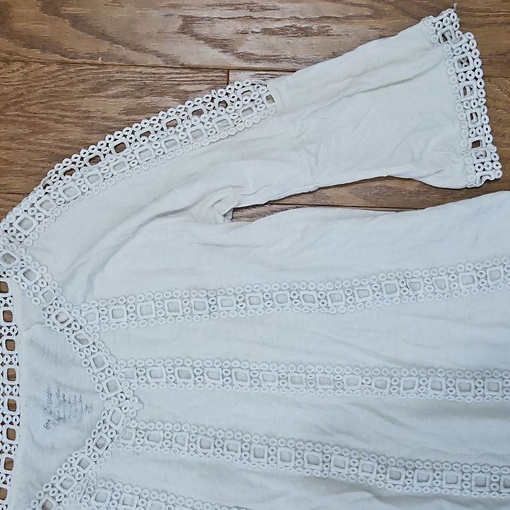 Chicos cream colored embroidered top in size M - Picture 3 of 6